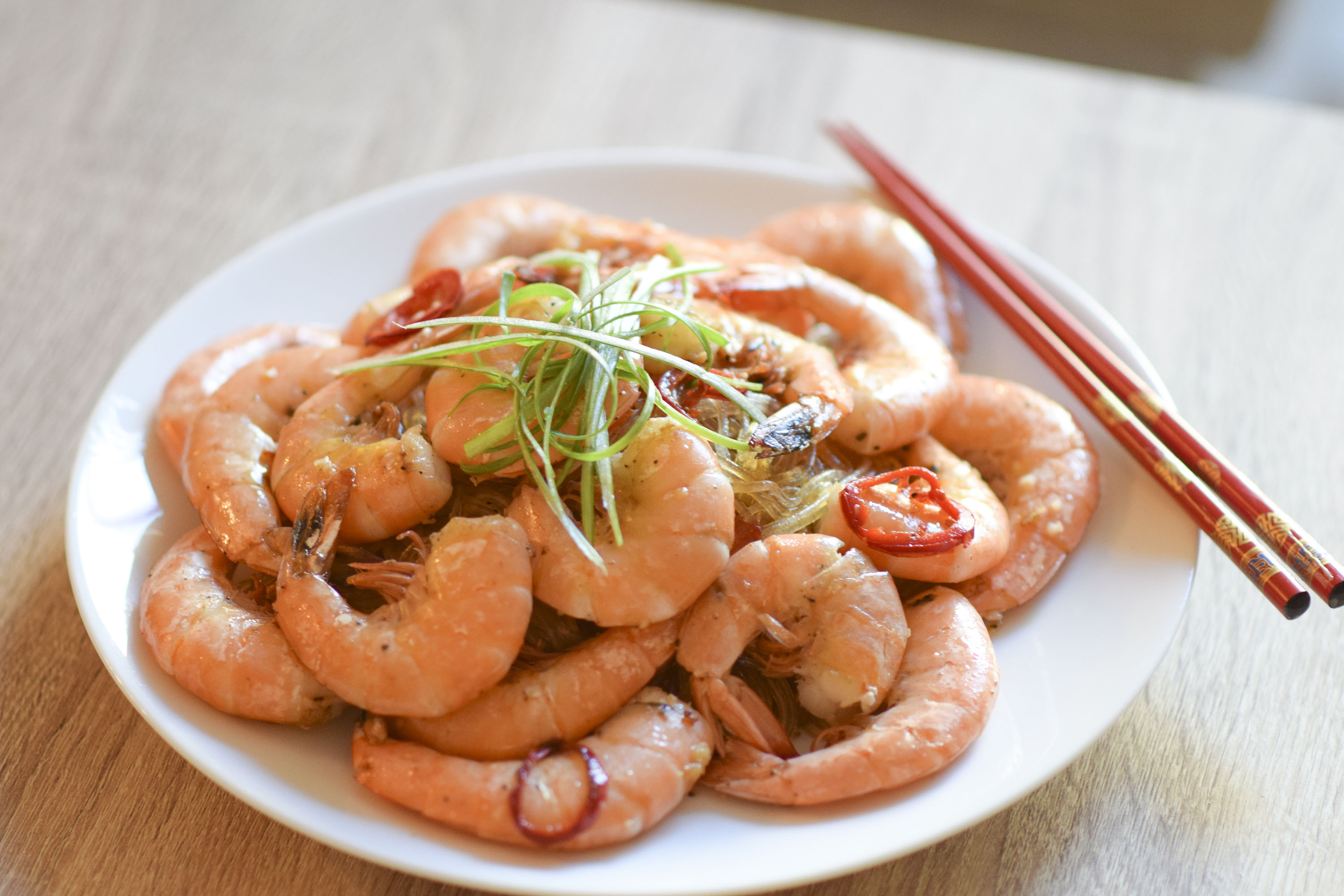 Seared shrimp on panfried garlic rice roodles